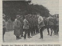 Marszałek Józef Piłsudski w 1920 r. dekoruje Krzyżem Virtuti Militari dowódcę bialskiego pułku piechoty pułk. Narbut-Łuczyńskiego, Biała Podlaska, 1920