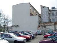 2005 rok, ulica Narutowicza przy Placu Rubina. Dzisiaj na miejscu dawnego parkingu stoją budynki handlowo-usługowe.